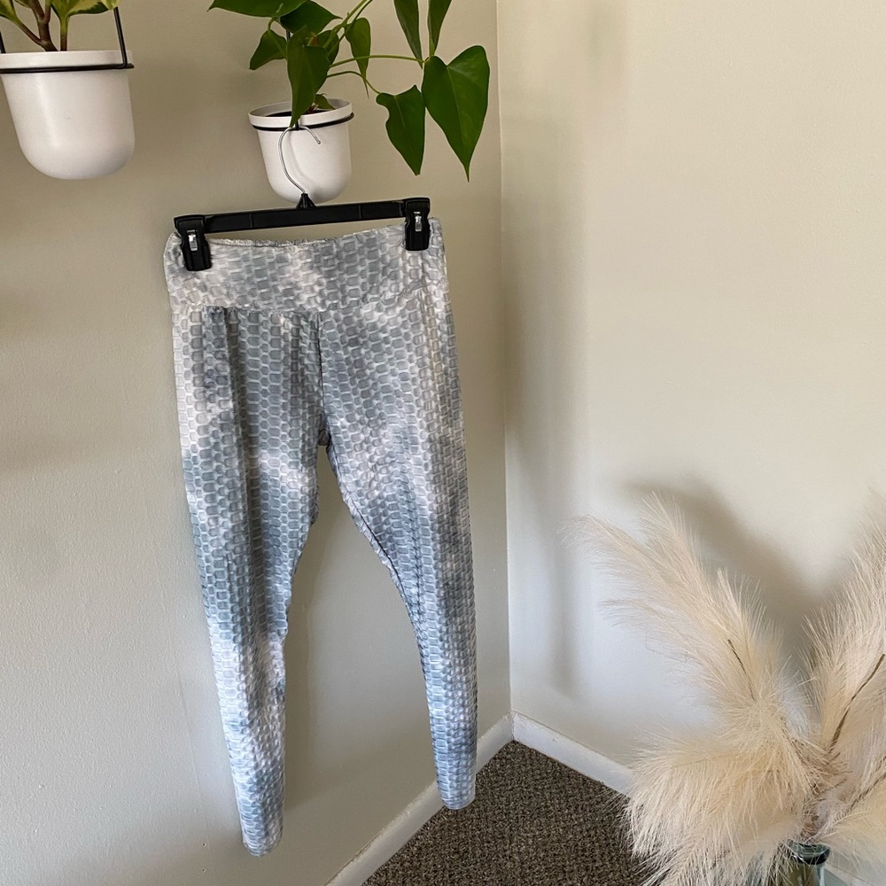 Rue 21 butt lifting leggings. Grey and white. Size Large.